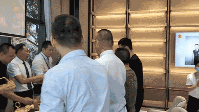 举杯[00_00_02--00_00_09].gif